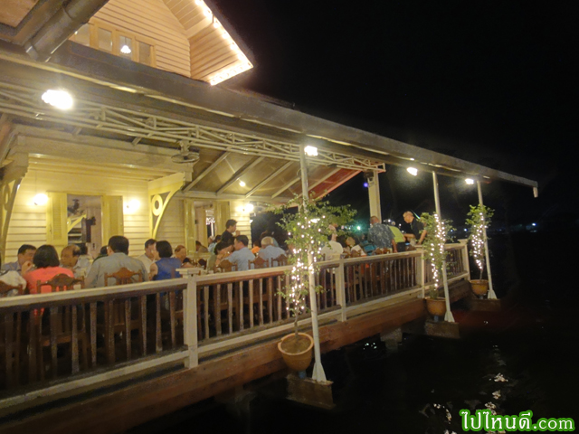 บรรยากาศริมน้ำ