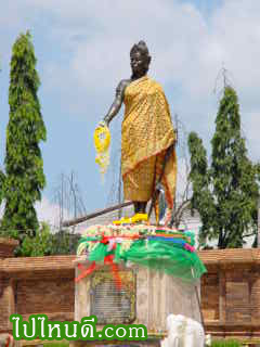 อนุสาวรีย์พระนางจามเทวี