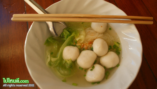 เส้นหมี่ลูกชิ้น