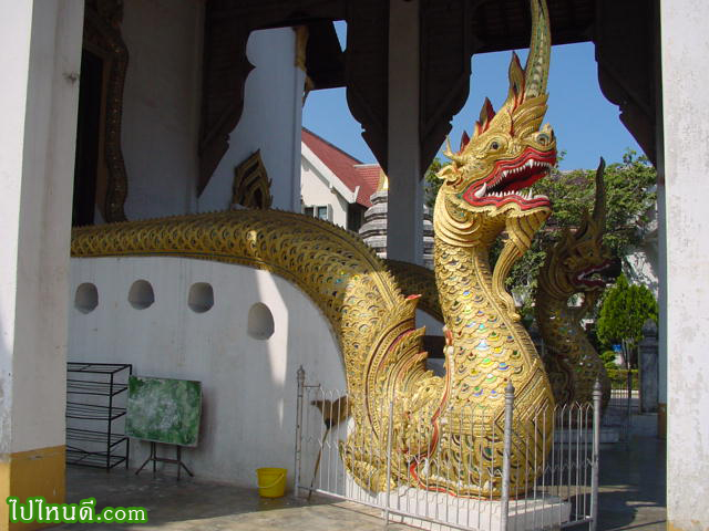 นาค หน้า พระอุโบสถ