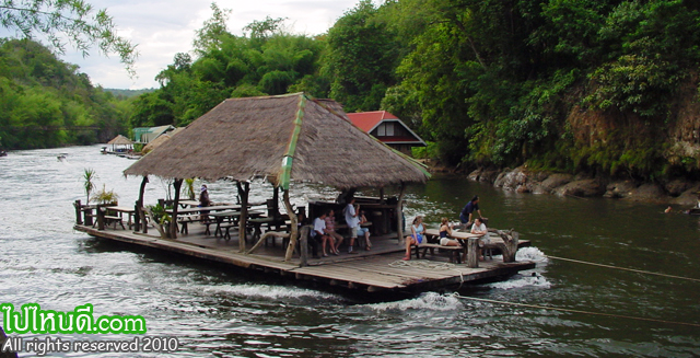 ล่องแพไม้ไผ่บนลำน้ำแคว ไทรโยคใหญ่