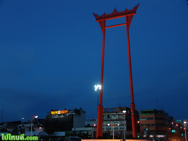 เสาชิงช้าหน้าวัดสุทัศน์