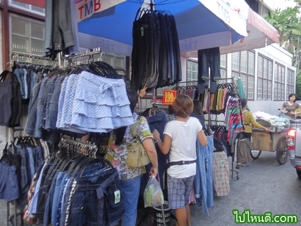 เสื้อผ้าใส่เที่ยว สตรี