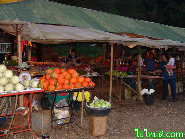 แผงขายของ ของชาวเขา