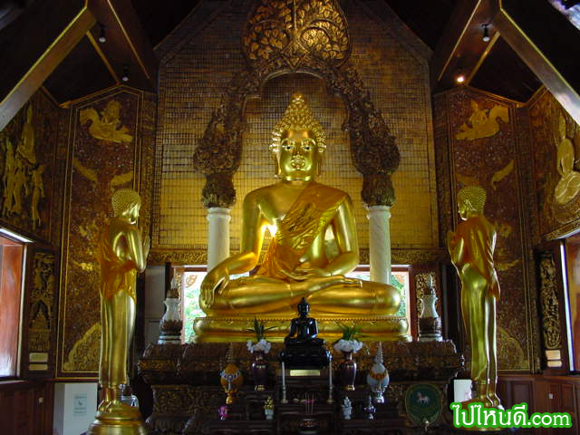 พระประธานในวิหาร