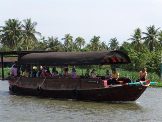 นั่งเรือเที่ยว