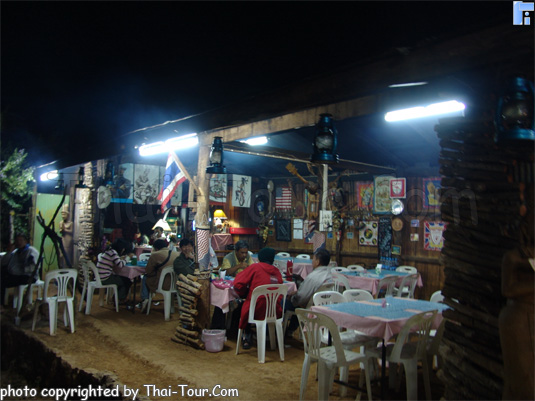 ร้านอาหารใน หมู่บ้านขอบด้ง