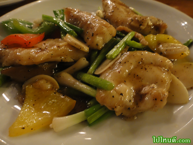เนื้อปลาเก๋าผัดพริกไทยดำ