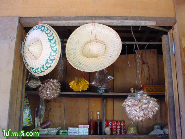 ร้านค้าของชาวกระเหรี่ยงคอยาว