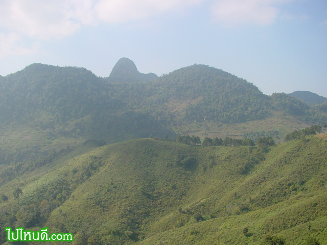 บ้านผาแดง