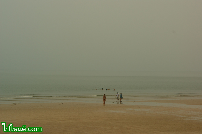 ชายหาดหัวหิน ยามเช้า