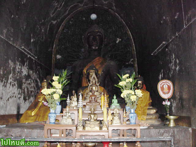 องค์พระในเจดีย์วัดเจ็ดยอด