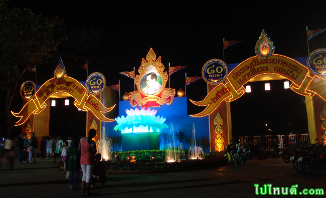 ทางเข้างานลอยกระทงสุโขทัย
