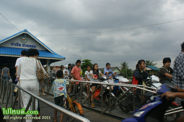 ท่าฉลอม