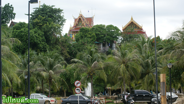 วัดเกาะลอย