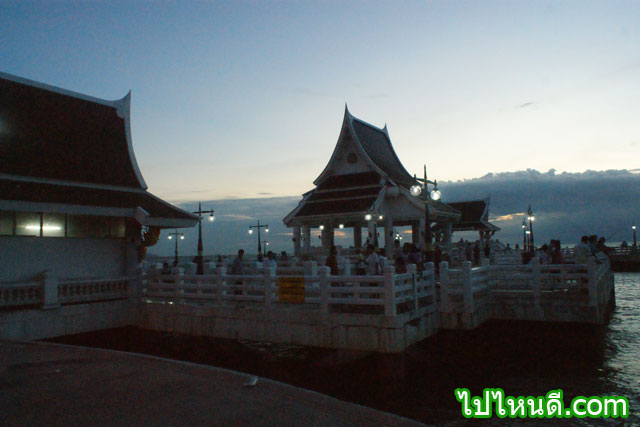 ศาลาไทย