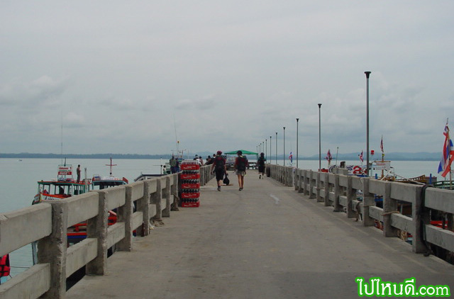 ท่าเรือบนเกาะเสม็ด