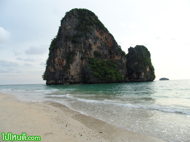 หาดถ้ำพระนาง