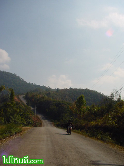 ถนนจากบ้านผาแดง สู่ อ.เชียงดาว