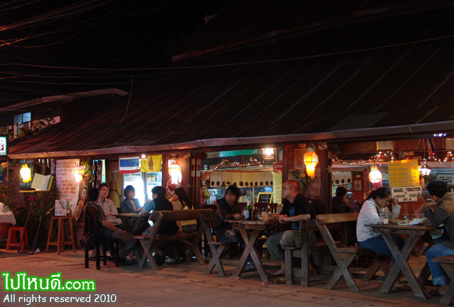 ร้านอาหารบ้านปาย กลางคืน