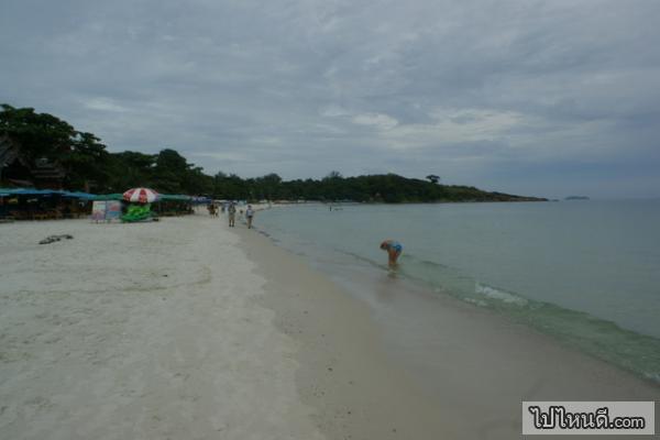 ด้วยความที่ว่าหาดนี้มีความเนียนเรียบจึงทำให้มีกิจกรรมบนชายหาดพอสมควร แม้แต่ชาวต่างชาติยังประทับใจในหาดแห่งนี้