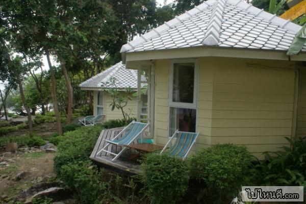 Deluxe Cottage อยู่เลยถัดไป เรียงหน้าหาทะเล ซีวิวเต็มๆ