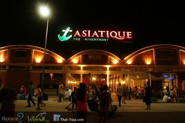 The most romantic zone in Asiatique the Riverfront closed to the Chao Phraya River