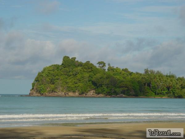 อากาศก็ดีวิวก็สวย แวะมาชมกันได้นะครับที่ หาดคอกวาง เกาะลันตา ลาลาลา