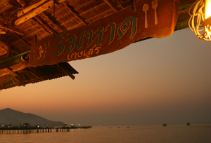 ริมหาดบางเสร่