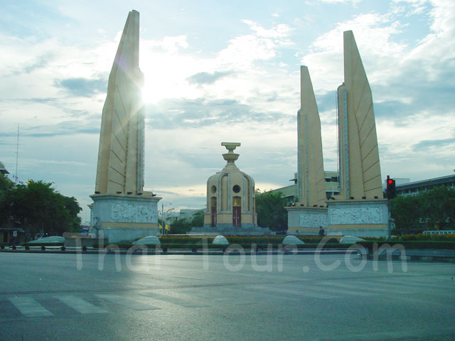 อนุสาวรีย์ประชาธิปไตย