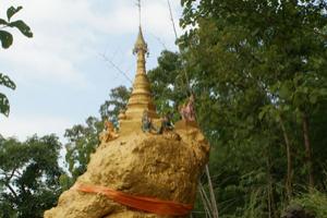 พระธาตุหินกิ่วที่ดอยดินจี่