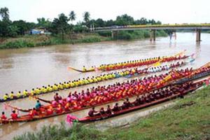 งานแข่งขันเรือยาวประเพณีชิงถ้วยพระราชทานฯ