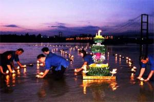 งานประเพณีลอยกระทงสายไหลประทีป-ชิงถ้วยพระราชทาน